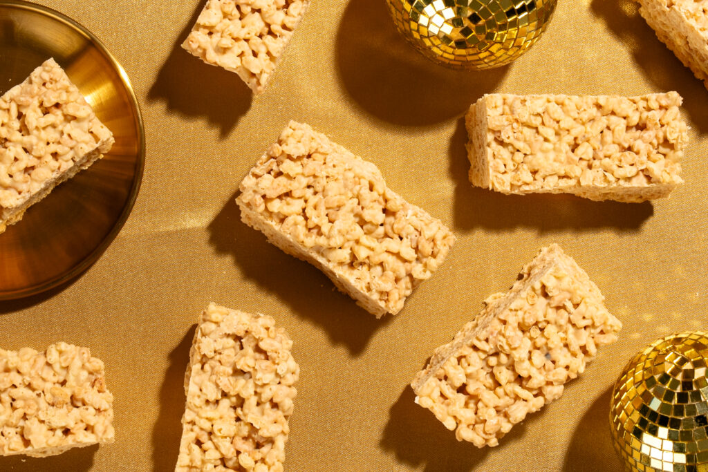 Lyle's White Chocolate Rice Krispie Cakes - T&L Syrups